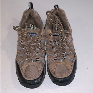 Like new leather Coleman crescent hiking shoes